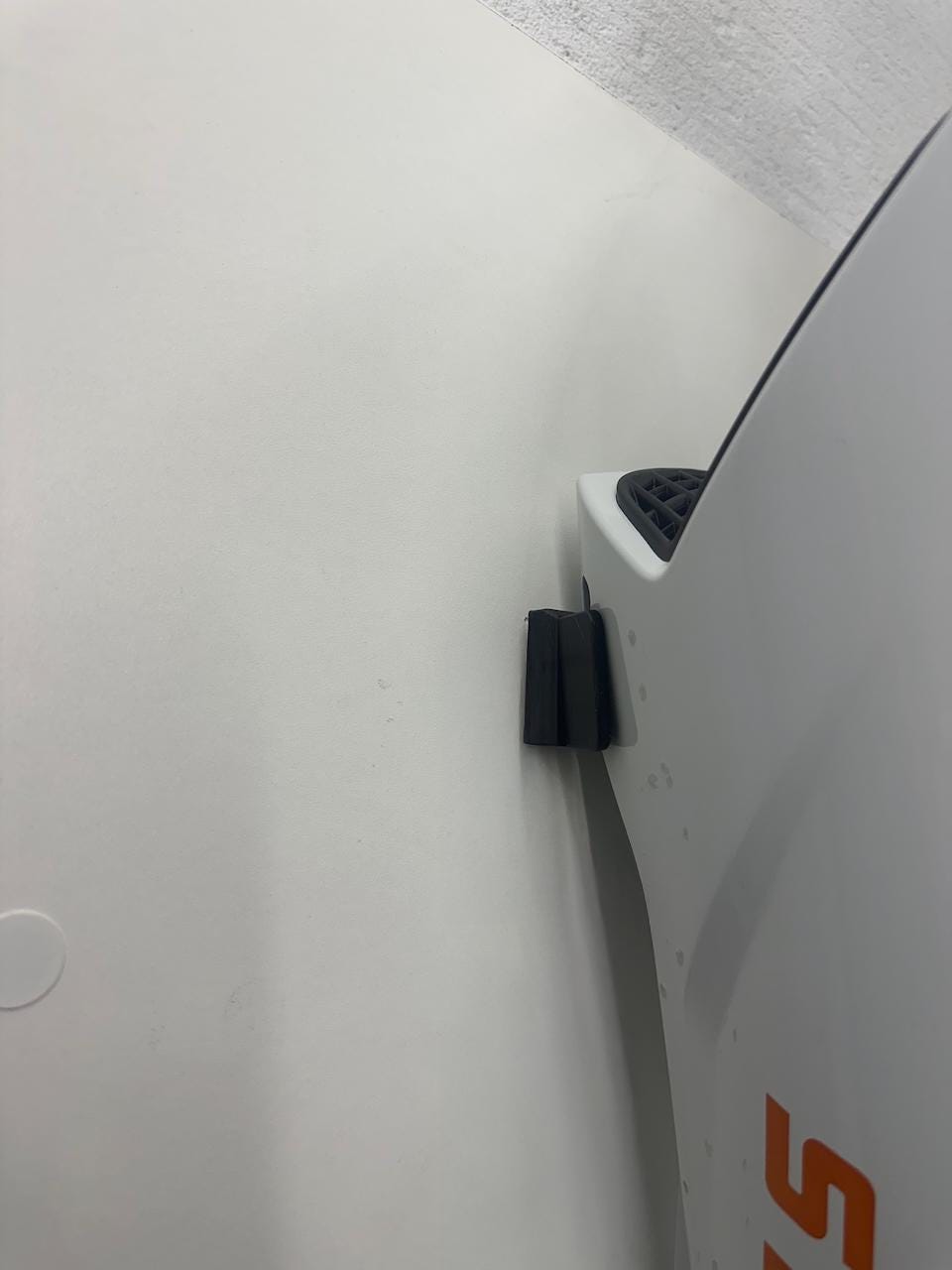 STIHL BGA86 Leaf Blower Wall Mount for Garage or Workshop